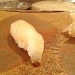 鮨 さいとう - 2013.7再訪
      マコガレイ