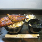 20197985 - はみ出しうな丼 大盛(1900円)