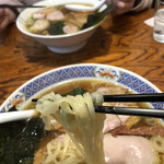 白河手打中華 賀乃屋 - 麺は平打ちのモチモチ麺