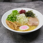 かかし - 当店自慢の天然素材の塩ラーメン。