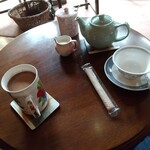 ガレージ ブルーベル - ホットココアとクレームティーの紅茶