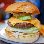 PBull Steak & Burgers - アボカドチーズバーガー