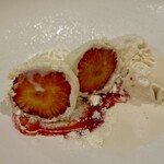 レストラン ラ・フロレゾン・ドゥ・タケウチ - 大きな紅ほっぺをホワイトチョコでコーティング