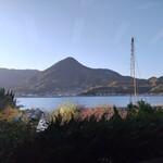 竜崎温泉 ちどり - テーブル席から撮った瀬戸内アルプス