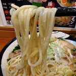 俺の中華たなか家 - 麺リフト⤴️「自家製太麺」が旨味たっぷり♬な味噌スープを持ち上げます(*^_^*)v