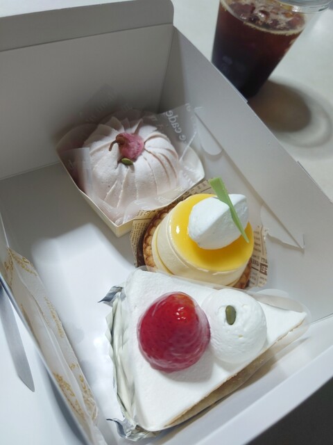 Huckleberry - Urasa/Cake | Tabelog