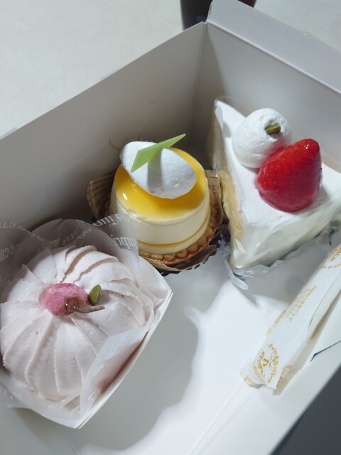 Huckleberry - Urasa/Cake | Tabelog