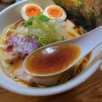 中華そば 上田製麺店 - スープは醤油ベースです