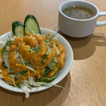 Esutaji Maharu Eberesuto - サラダとスープ