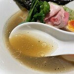 酒肴場 屯 - 貝出汁の風味を活かす白醤油仕立て