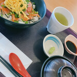 さくらごはん - 料理写真:信州サーモン丼９００円