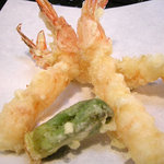 柚の木 - 天ぷら盛合せの一部