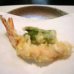 柚の木 - 天ぷら盛合せの一部