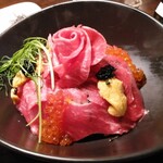 肉ダイニング 暴れ牛 - 和牛サシトロ海鮮丼(2000円)