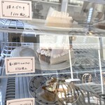 Cafe satsuki - ショーケースのスイーツ