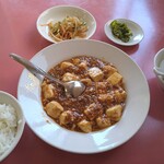 香港苑 - ランチ（麻婆豆腐）ご飯のおかわり自由。ピリ辛麻婆豆腐でご飯もおかわりしました。