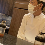 とんかつ マンジェ - 鋭い眼光の坂本シェフ