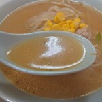 Ajimen - ミソラーメン　600円
                      
                      塩みは強いですが、
                      味噌ラーメンなので、許容範囲⁉
                      味噌の香りが良くコクが有り。
                      野菜炒め後に、スープを注ぐタイプと思われ、
                      香りとコクが加算され、一番熱々です。