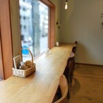 KYOTO KEIZO OYATSU - 店内2階カウンター席　ゆっくり出来て落ち着くし良店。