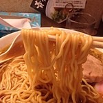 煮干しらーめん青樹 - 中太麺。