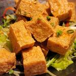 てっぺん - 島豆腐のガーリック揚げ
