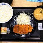 松屋 - ロースかつ定食　590円