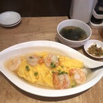 シン中華 RON - ◆幸せの黄色いエビメシ(850円：税込）、スープ、搾菜付。
