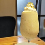 Abotam coffee stand - ピスタチオシェイク　そこまでピスタチオ感は感じられず。食べ物じゃなくてドリンクですからね〜。