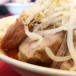 ラーメン二郎 - 豚の厚み