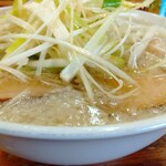 中華そば 伊藤商店 - スープに浮く背脂は気にならんだすよ‼️