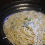 ニューロンドン - サーモンとホウレン草のクリームパスタ