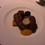 フランス料理グルメ - ツレが頼んだ牛肉。サマートリュフがのっています