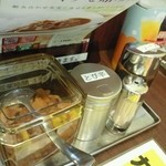 CoCo壱番屋 - テーブルには、必ず必須のとび辛スパイス