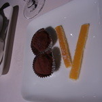 フランス料理グルメ - コーヒーとともに出てきたチョコレートとシナモン