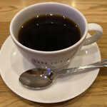 CAFE LE PIN - 比率は企業秘密とした上で、ブラジル、グアテマラ、インドネシア、エチオピアのブレンドとの事。やや酸味を感じつつも、全体としては均衡のとれた飲みやすいテイストに仕上がっていた。