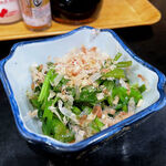 ほろよい - お通しはセリのおひたし。