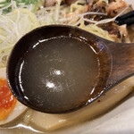 麺らいけん - スープはあっさりなんですが奥深い味わいです♪