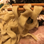 新潟老麺 あばり - 燕鬼背脂老麺　麺