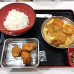 がブリチキン。 - 鶏カツ卵とじ定食（1199円）