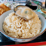 広島名物 牡蠣一番 - 牡蠣の炊き込みご飯