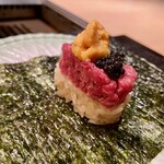 焼肉 強小亭 - テーブルで海苔を炙って作ってくれます！