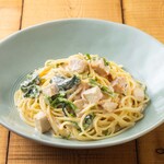 Chicken and spinach with mentaiko cream sauce