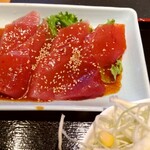 味の里 おたふく - まぐろは生でも食べられます。甘辛なタレが美味。