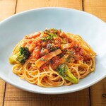 bacon and broccoli tomato sauce