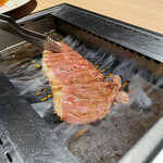 個室焼肉 銀座きたお - いい状態に焼いてくれます。