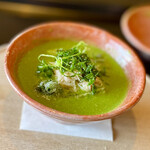 高台寺 和久傳 - ①菜種の擦り流し
      ～美しい若葉色の菜種のソースの中には玉子蒸しと毛蟹が潜んでいる。爽やかな新緑の味わいという出だしに相応しい逸品。