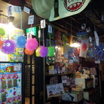 Hakuri tabai hanbee - 店内、駄菓子コーナー。おみあげに、どうぞ！