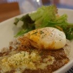 ココロスコーンカフェ - 半熟揚げ玉子と挽肉カレー