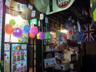 Hakuritabaihambee - 店内、駄菓子コーナー。おみあげに、どうぞ！