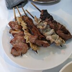 大統領 - もつ焼き盛合せ おまかせ(五串) 塩